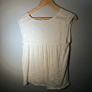 White gap lace flowy shirt. Size small